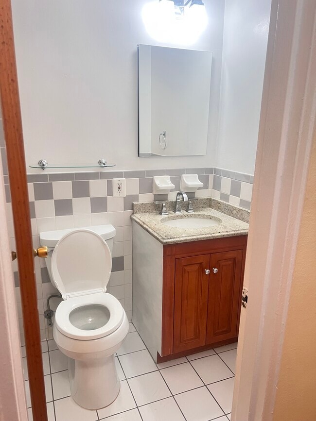 Foto del edificio - 1349 E 84th St