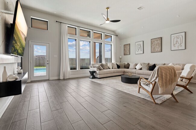 Foto del edificio - 1939 Village Orchard Ln