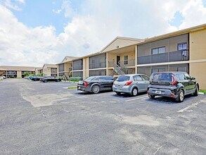 Building Photo - 5329 Summerlin Rd