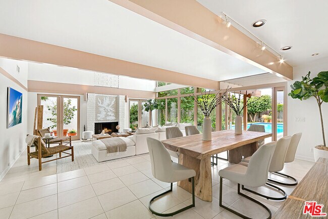 Foto del edificio - 23515 Malibu Colony Rd
