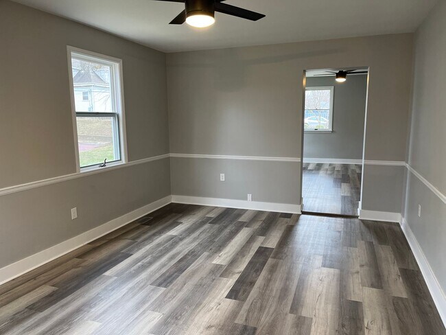 Building Photo - 4 Bedroom 2 bath house in Alton