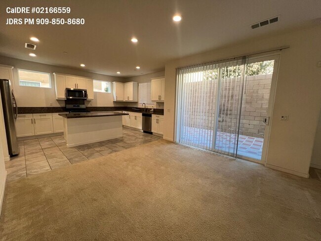 Foto del edificio - Price Lowered! Chino 4 Bedroom Condo
