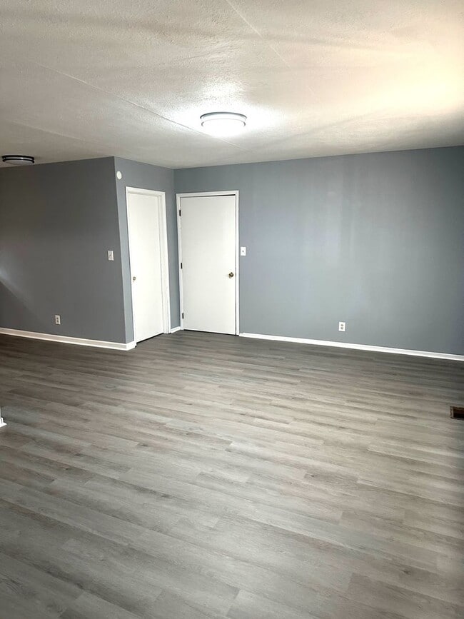 Building Photo - 257-259 W Elm St.