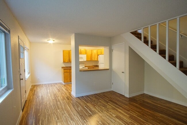 Nicely Renovated Townhome in Adorable Broo... - Nicely Renovated Townhome in Adorable Broo...