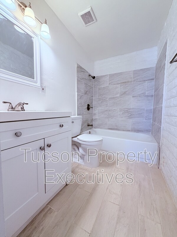 Foto del edificio - 319 E Blacklidge Dr