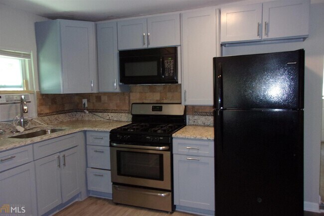 Foto del edificio - 3425 Bachelor St