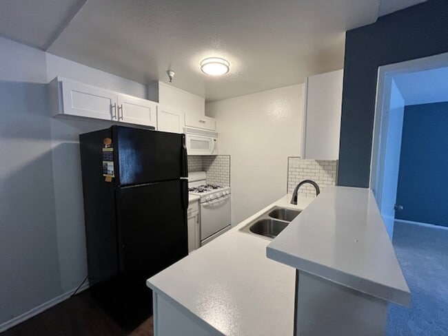 Interior Photo - 700 S. Berendo Ave