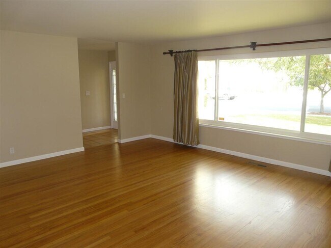 Foto del edificio - Bright 3 Bedroom 3 Bath Home in Cupertino ...