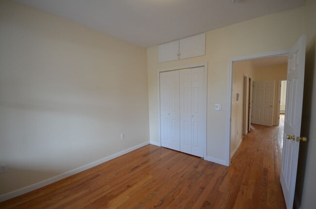 Building Photo - Pet Friendly 3 bedroom 1 bath in Eastie!
