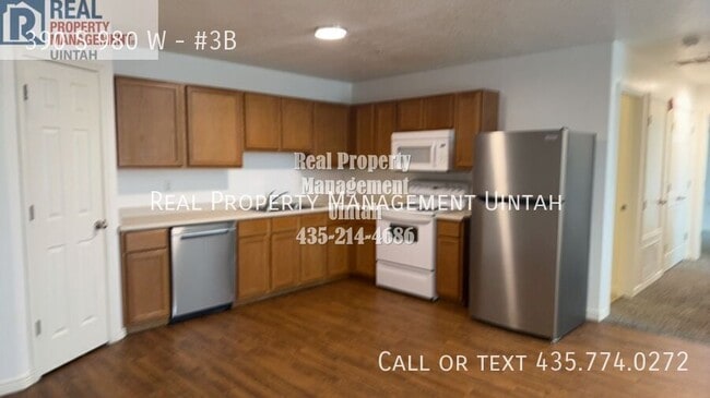 Building Photo - 390 980