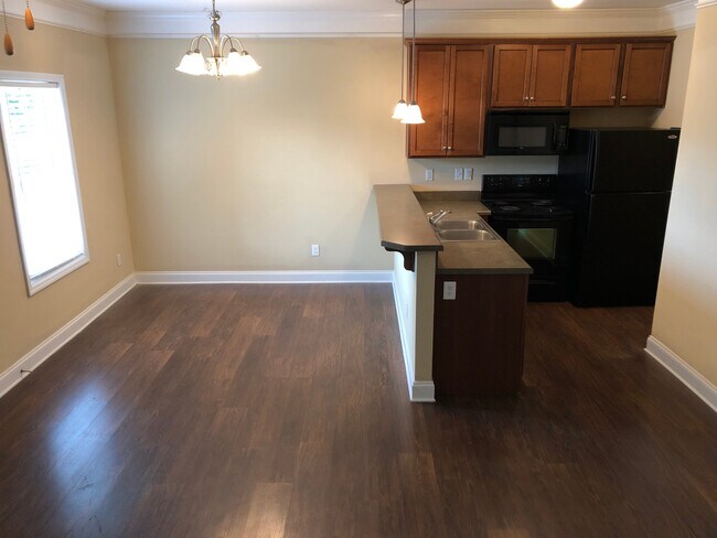 Building Photo - PRE LEASING FOR AUGUST 2025!