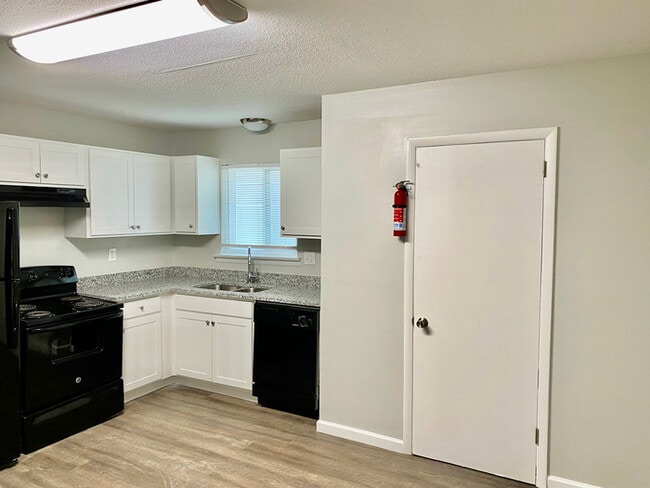 Building Photo - 217 Sweetland Dr