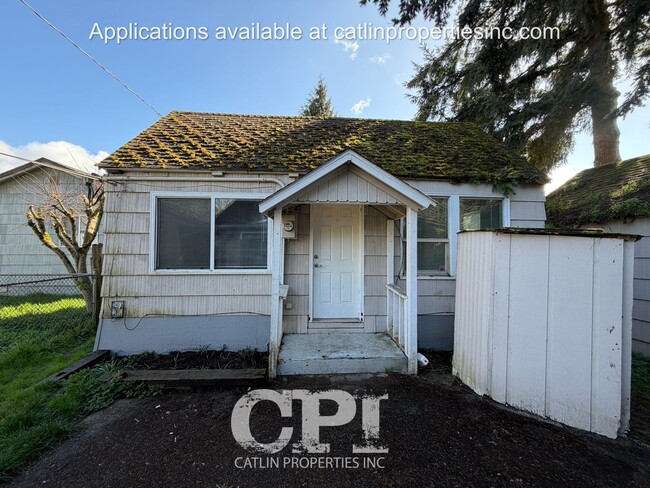 Foto del edificio - 1102 1/2 N. 2nd- Kelso, WA - Move In Special - $99 First Month's Rent!
