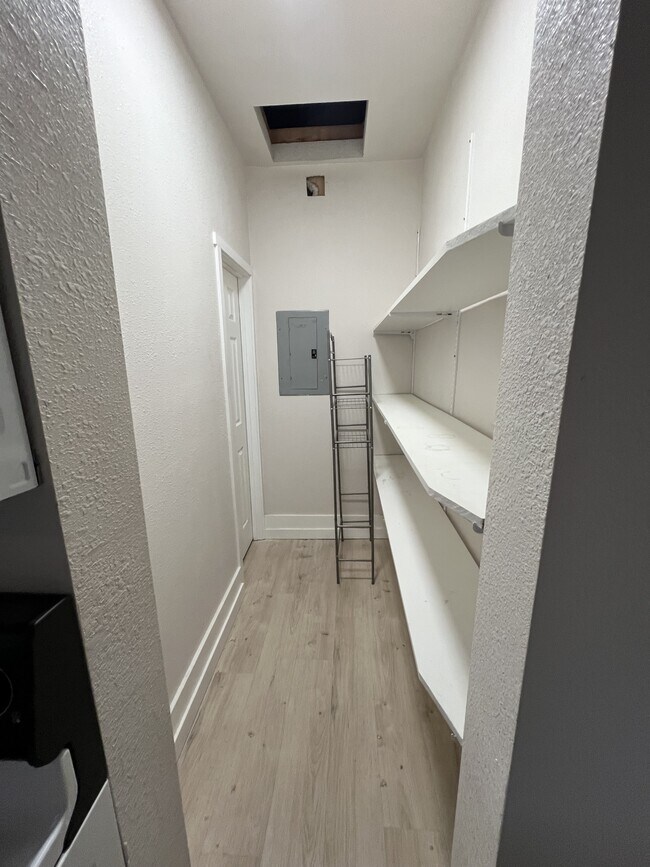 Foto del edificio - 211 E Main St