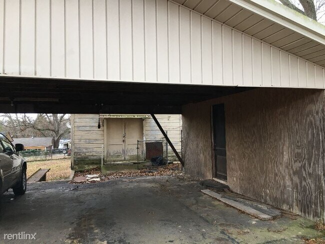 Building Photo - 3 br, 2 bath House - 511 Dogwood St.