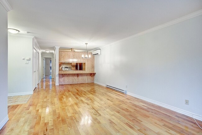 Building Photo - 711 Guy St