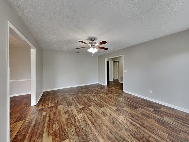 Foto del edificio - 3994 Pinehurst Valley Dr