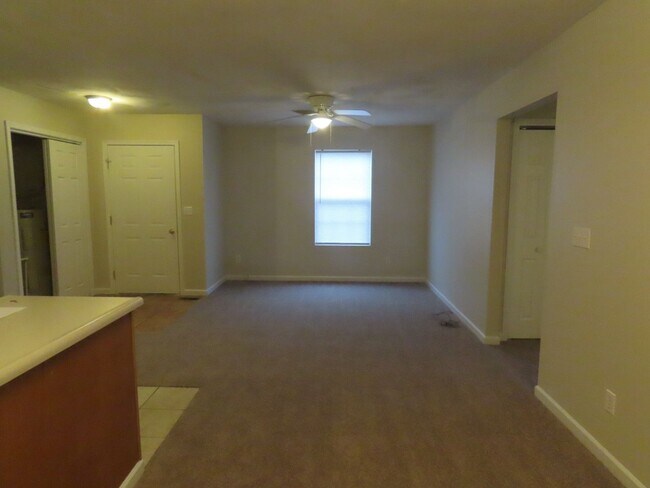 Building Photo - 3 Bedroom, 2 Bath Duplex in Greensburg, IN