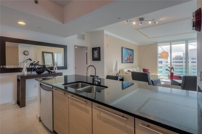 Building Photo - 950 Brickell Bay Dr