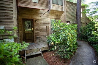 Building Photo - 130 E Longview St