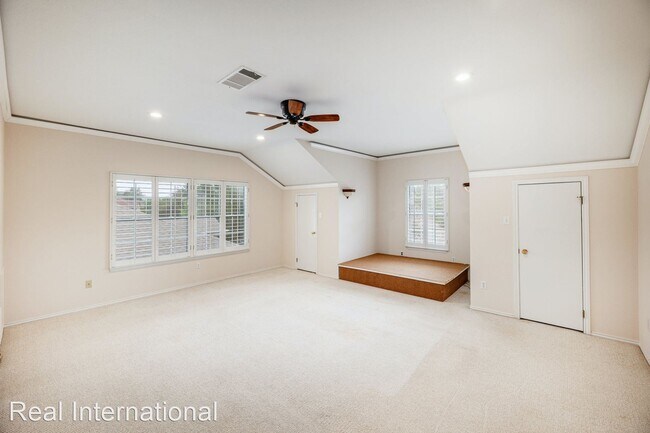 Foto del edificio - 4 br, 3 bath House - 1801 Castleguard Way