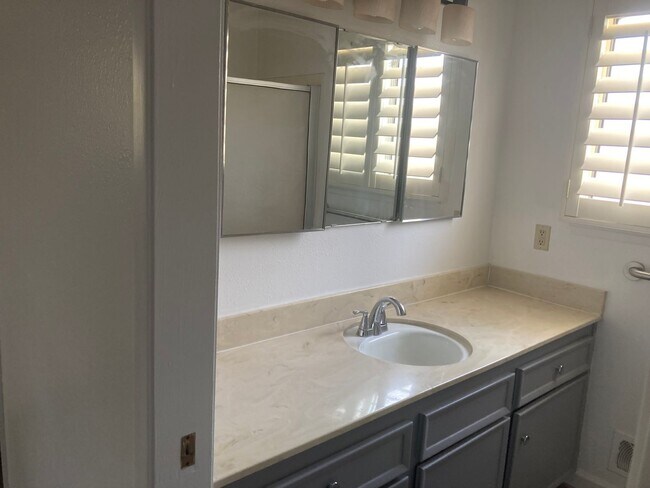 Foto del edificio - 1229 Eastridge Dr