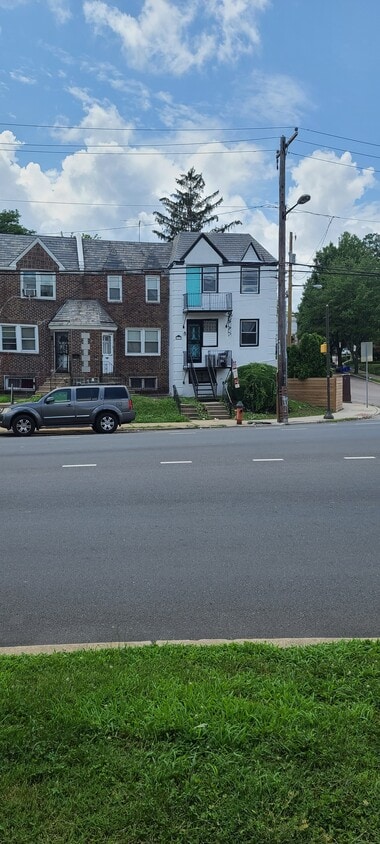 Front of the property. Private entrance in front. - 5658 Ogontz Ave