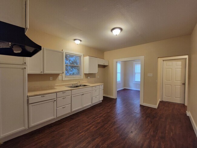 Foto del edificio - Completely Remodeled 3BR/2BA Home So Close to Amazing Downtown