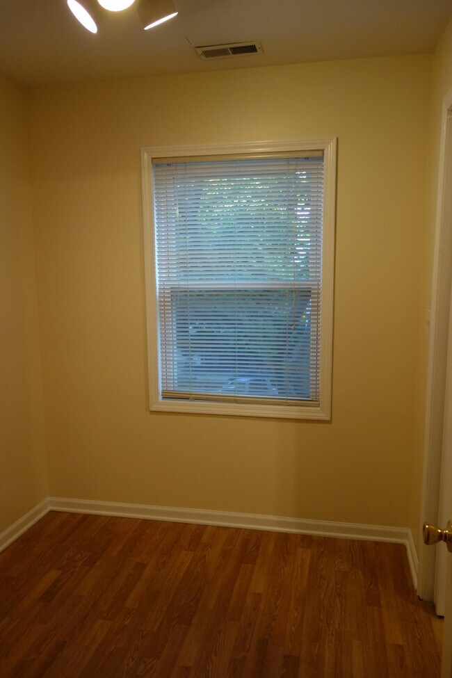 Bedroom - 1727 W Roscoe St