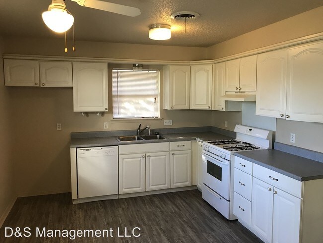 Foto del edificio - 3 br, 1.5 bath House - 108 SW 10th St.