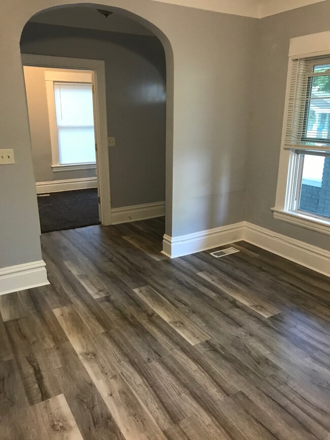 Foto del edificio - 447 Barth Ave SE