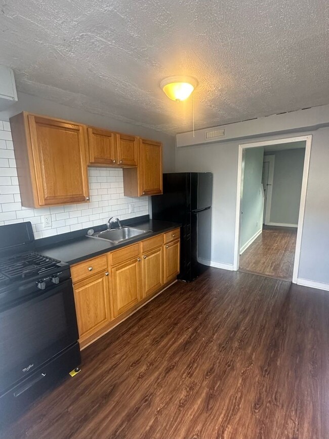 Building Photo - 3-9 Benefield Pl