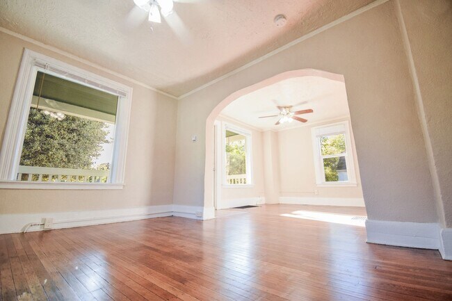 Foto del edificio - Beautiful 4 Bed 2 Bath Home in NE Portland!