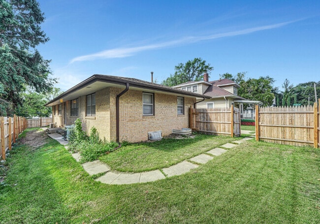 Building Photo - 5313 Leighton Ave