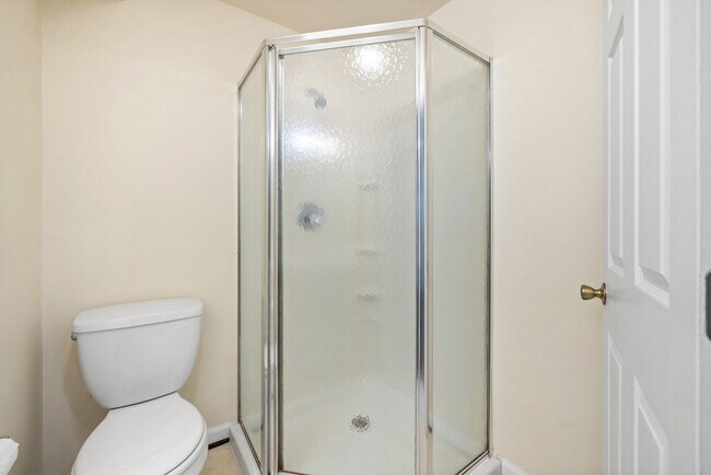Foto del edificio - Neat, clean and move-in ready!  3 lvl TH i...
