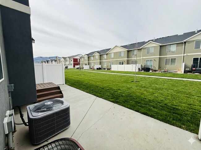 Building Photo - 431 S Pegasus Way