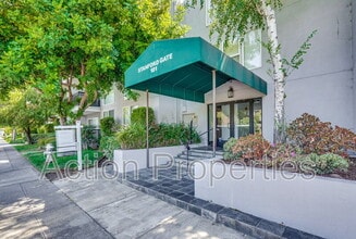 Building Photo - 181 Del Medio Ave