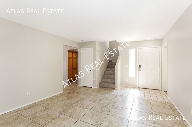 Foto del edificio - Beautifully Renovated Two-Story 3/2.5 Home...