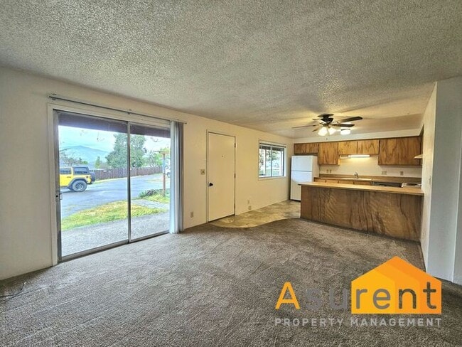 Foto del edificio - MOVE IN SPECIAL: $500 OFF on First Full Months Rent! Charming 4-Plex 2 Bedroom 1 Bathroom Unit Av...