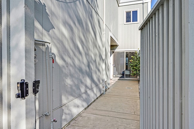 Building Photo - 7551 Maywood Dr