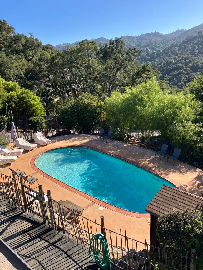 Foto del edificio - 156 Muerdago Rd