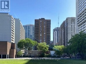 Building Photo - 475 Laurier Ave W