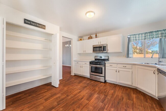 Building Photo - Stylish Pool Home with Open Living Spaces and Inviting Outdoor Retreat!