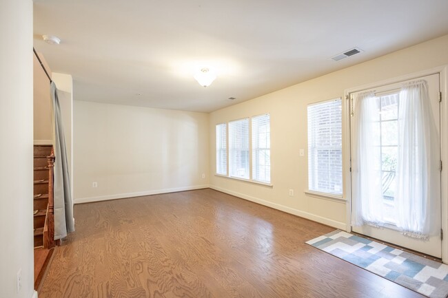 Building Photo - Lovely 3 BR/2 Full BA & 2 Half BA EOG Town...