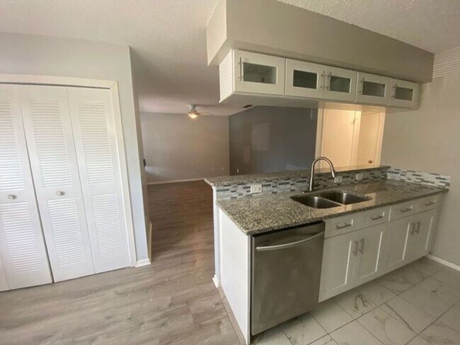 Building Photo - 2 Bedroom 1 Bath condo in Orlando for RENT