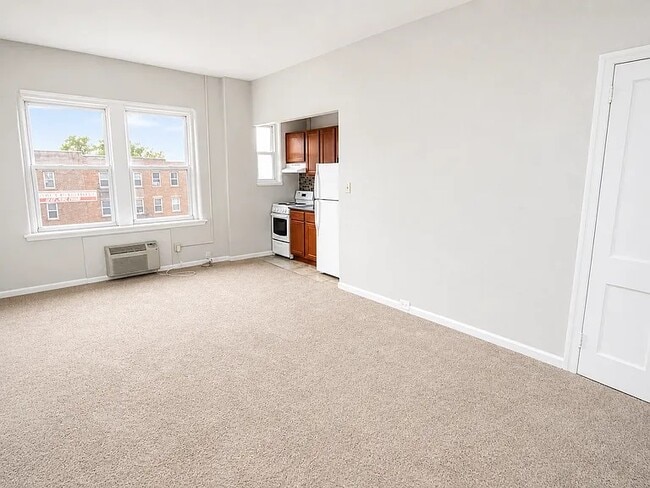 University Place Studio - Available August! - Oakland Apartments