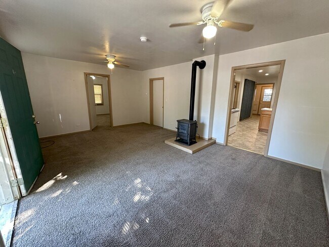 Foto del edificio - 2 Bedroom, 1 Bath Home on Corner Lot