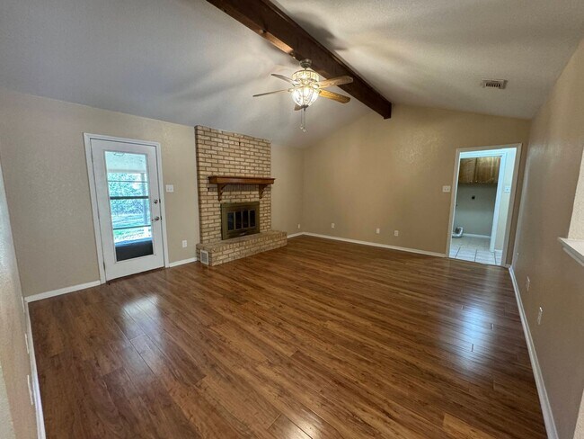 Foto del edificio - 2212 Phyllis Dr