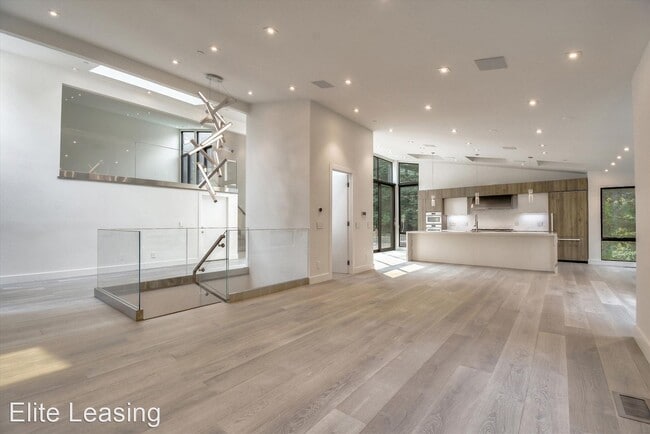 Building Photo - 5 br, 3.5 bath House - 2 Tiptoe Lane