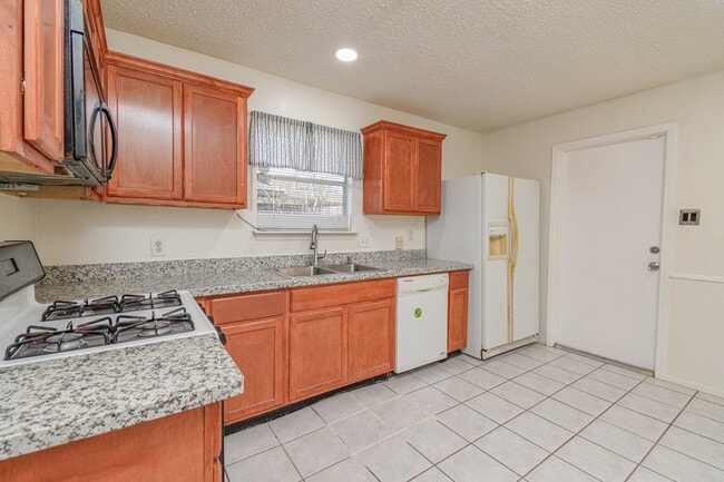 Building Photo - 10927 Spanish Grant Dr